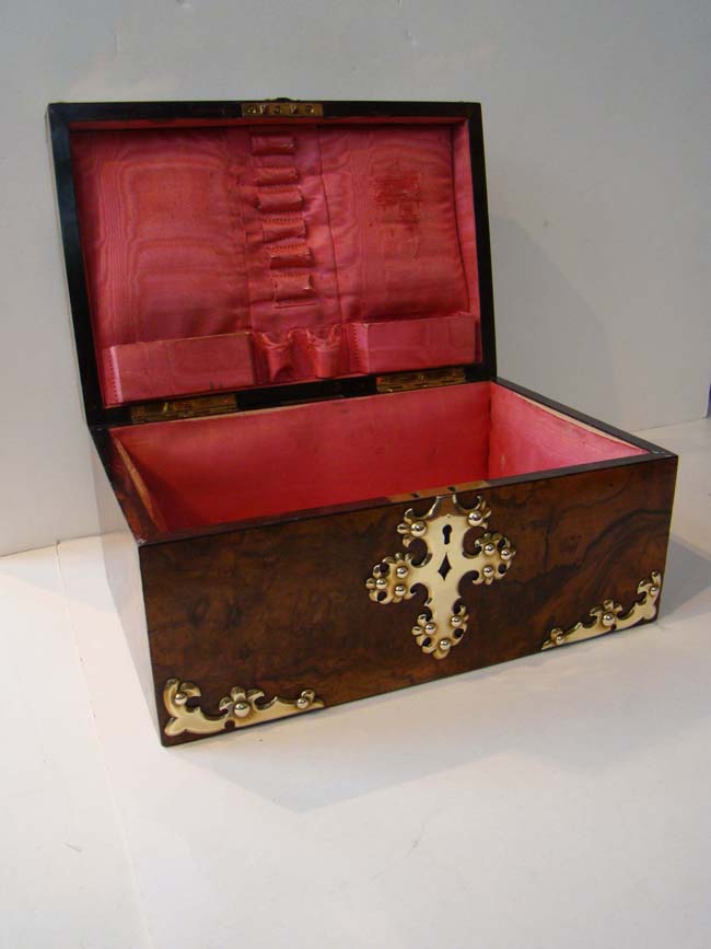 An extremely attractive Ladies dressing box with brass mounts and a Wedgewood plaque circa 1850 — image 5